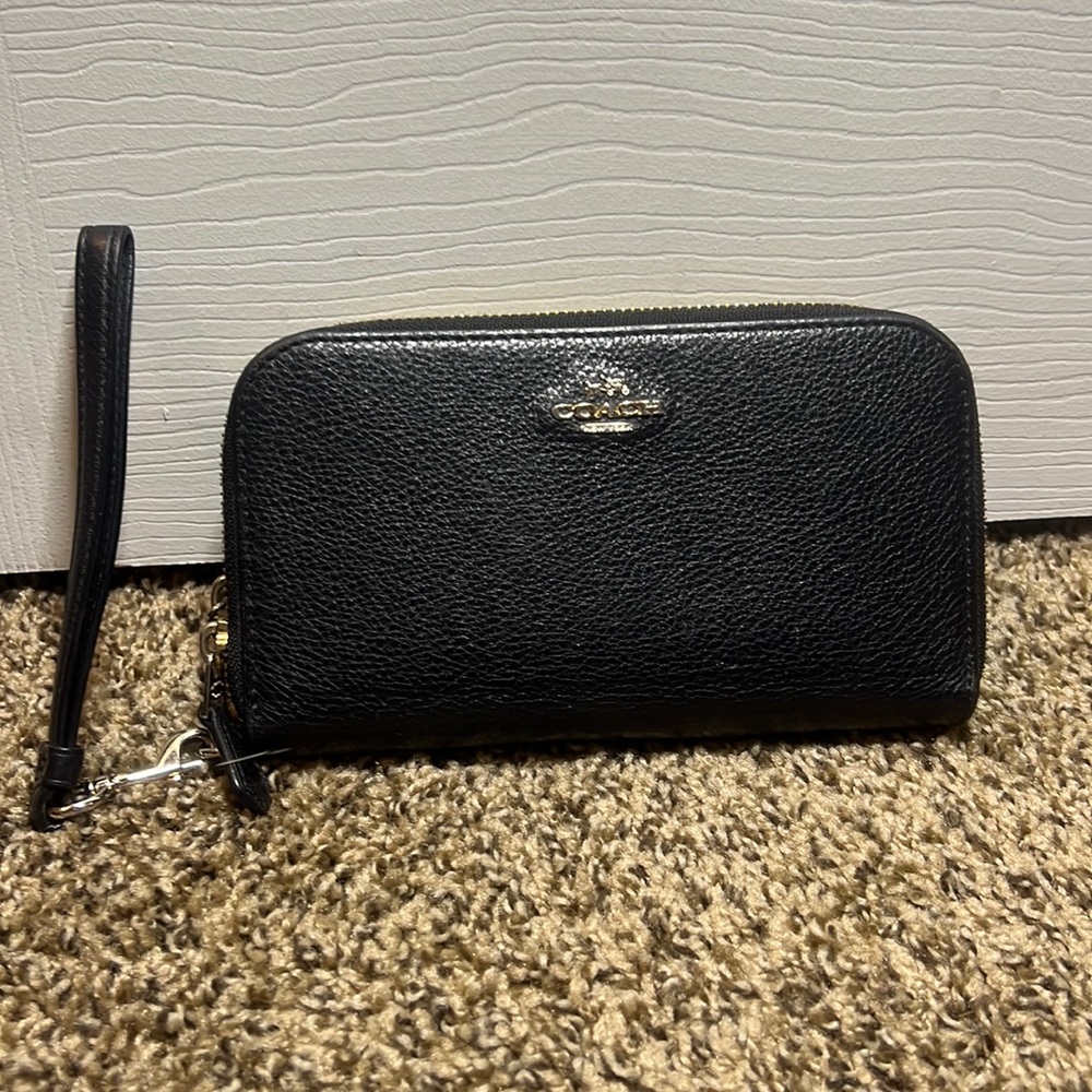 Coach wristlet wallet